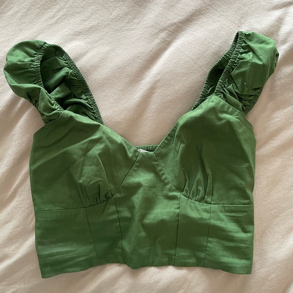 Abercrombie & Fitch Tops - Abercrombie & Fitch green ruffle smocked crop top